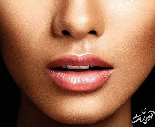 برجسته سازی لب با آرایش